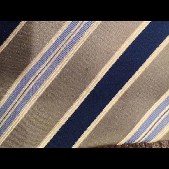 Two men’s ties. NWT Saville Row & 1 Club Room. - Picture 8 of 8